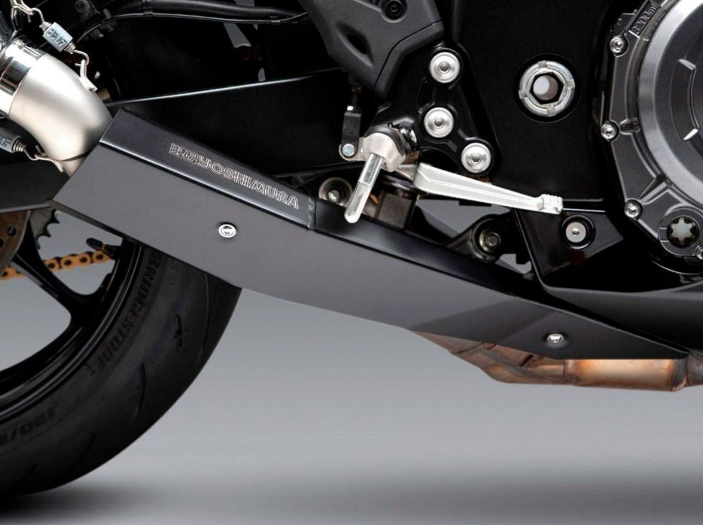 1121120220 Suzuki Busa 21 4